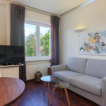 Apartament Adelaide *